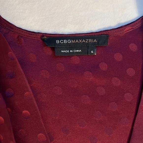 BCBGMAXAZRIA Burgundy Silk Polka Dot Sleeveless Top Size Small - Picture 10 of 12